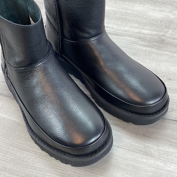 🌿UGG🌿 W DECONSTRUCTED MINI ZIP BLACK BOOTS - Picture 2 of 15